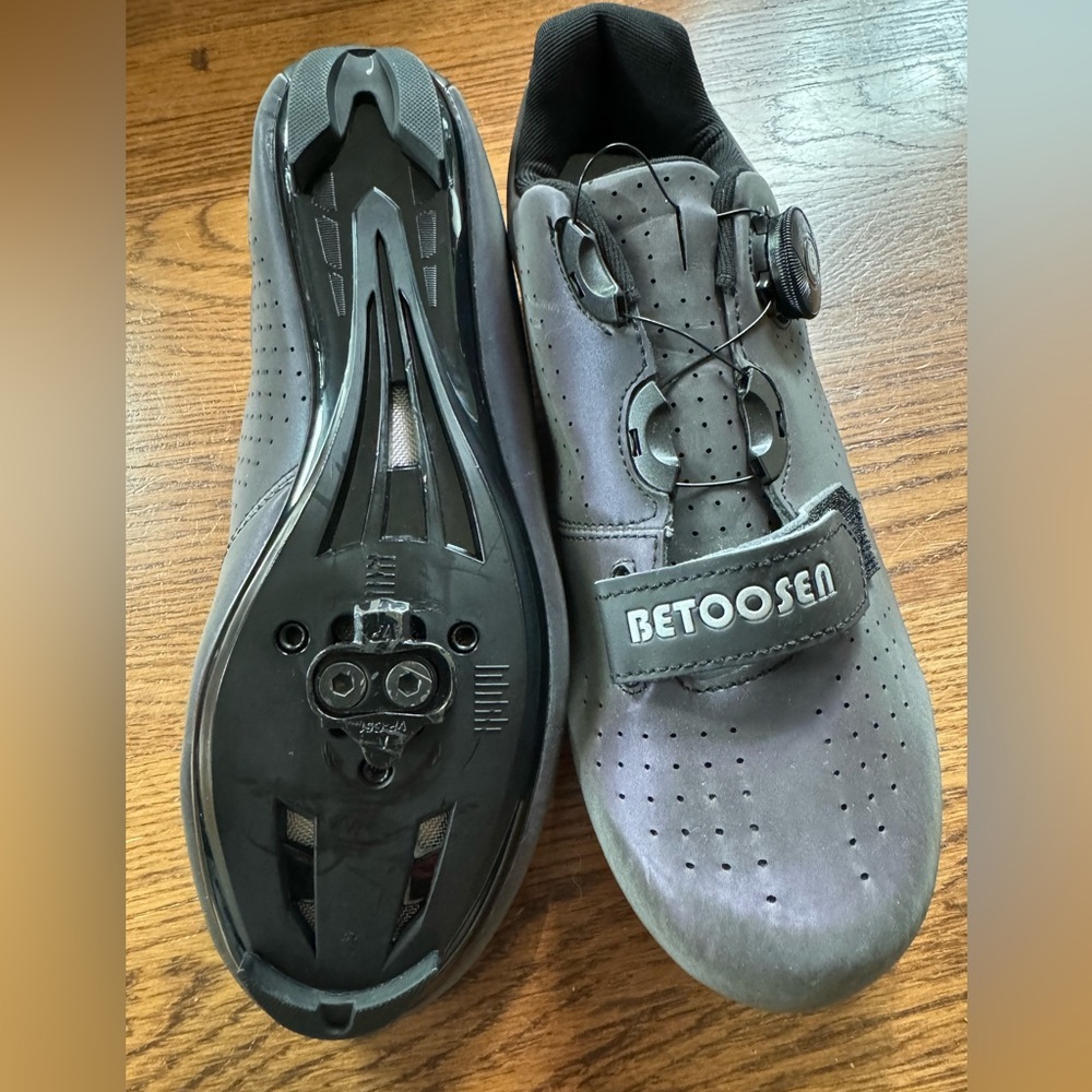 Betoosen cycling shoes size 8 EUC